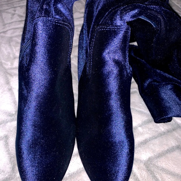 Beautiful Blue Velvet Thigh high boots - Picture 5 of 7